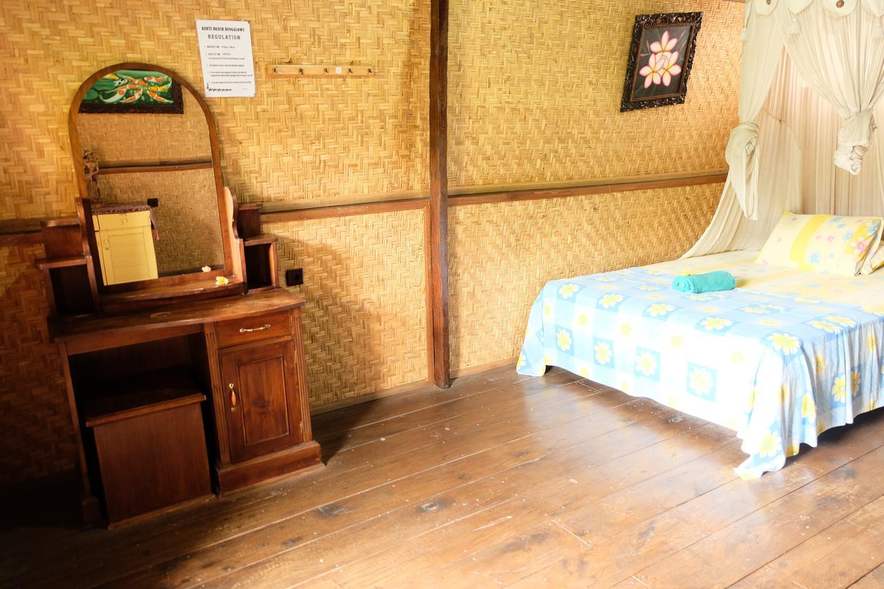 Kerti Beach Bungalow And Restaurant Padangbai  Zewnętrze zdjęcie